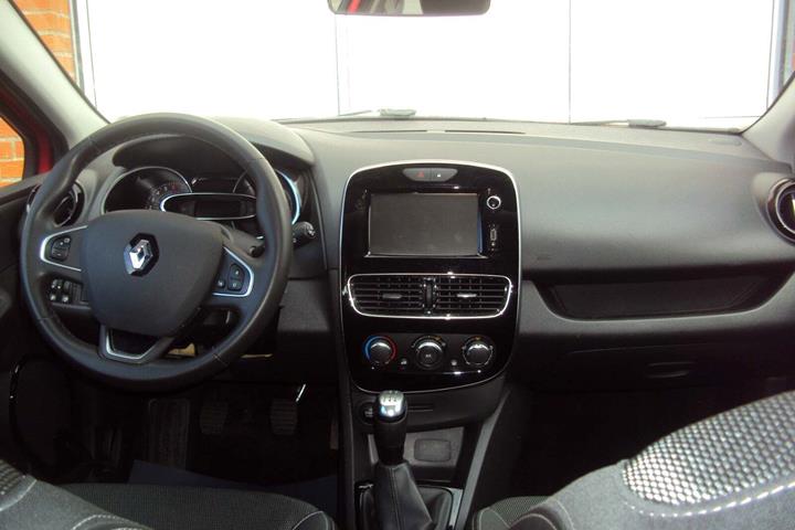 Rød Renault Clio IV fra 2019