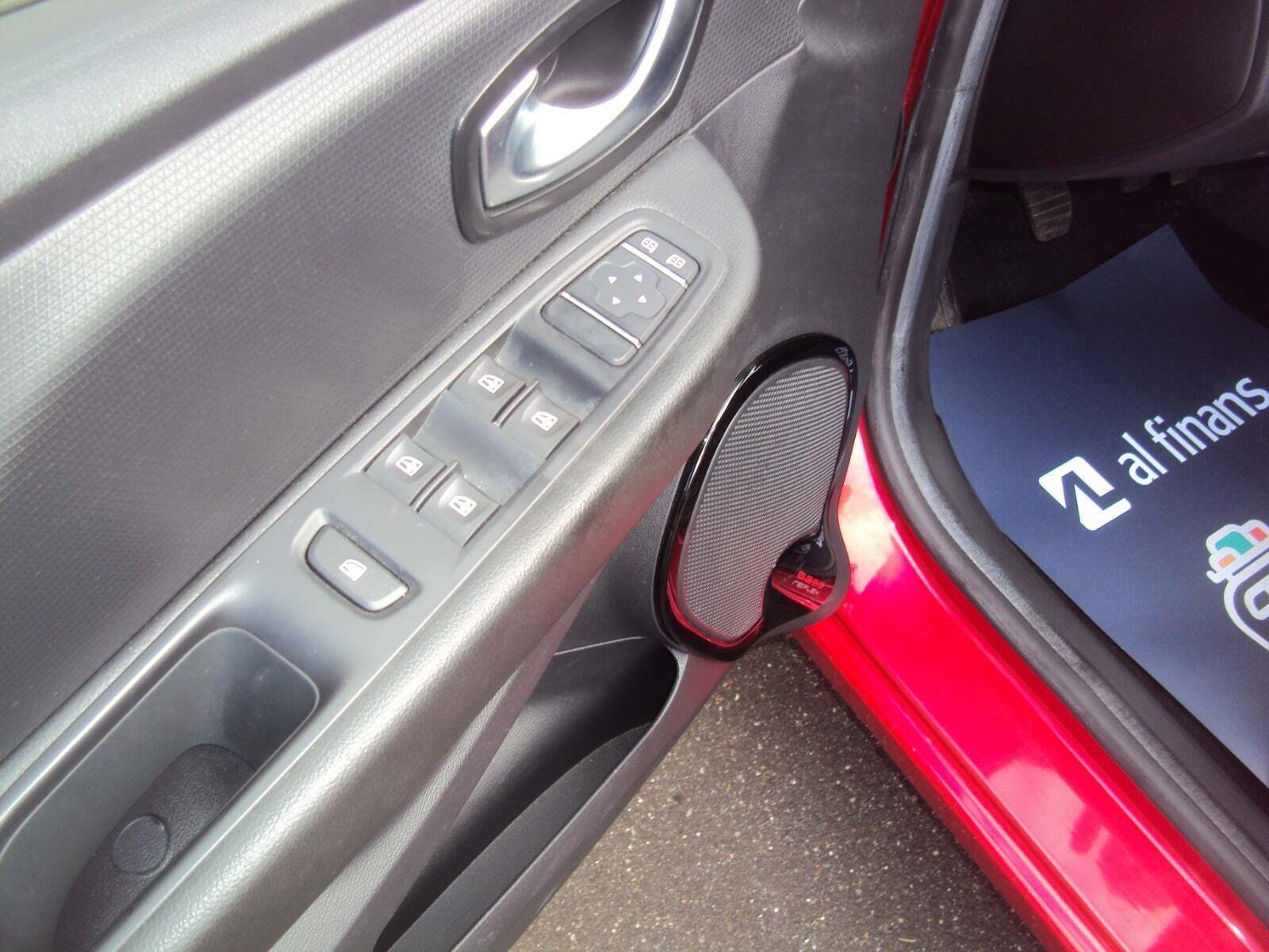 Rød Renault Clio IV fra 2019