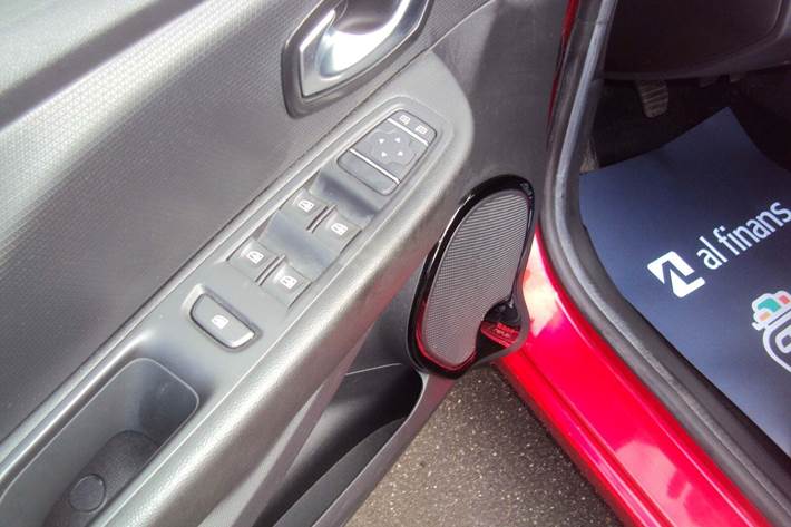 Rød Renault Clio IV fra 2019