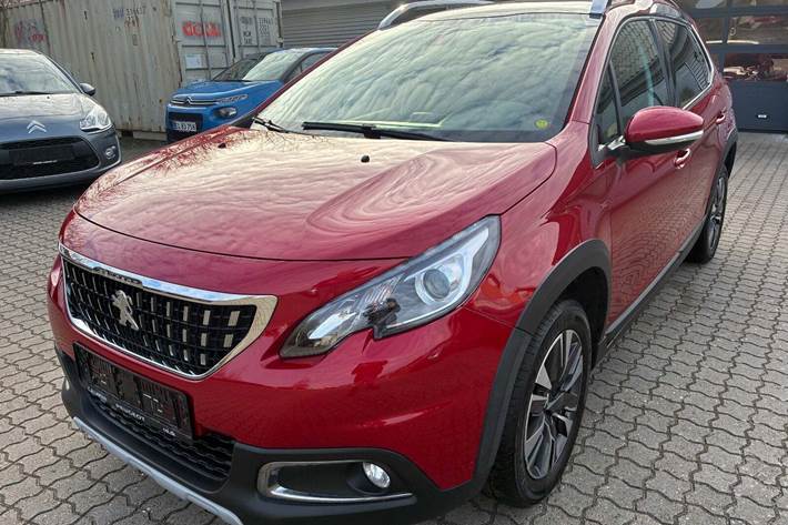 Rød Peugeot 2008 fra 2018