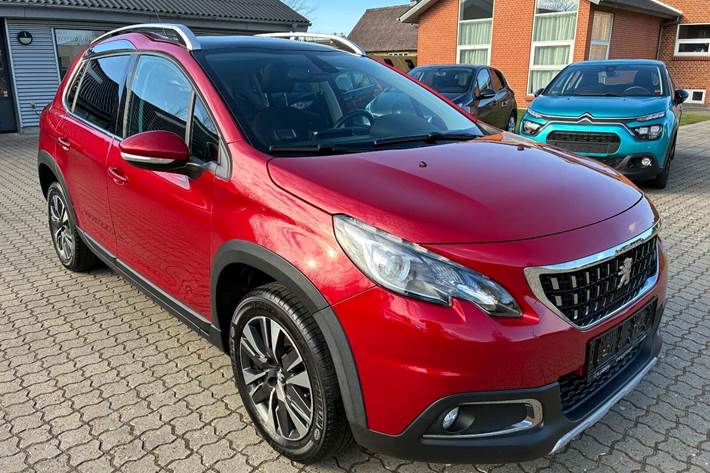 Rød Peugeot 2008 fra 2018