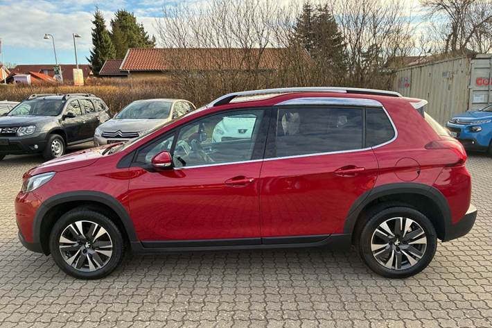 Rød Peugeot 2008 fra 2018