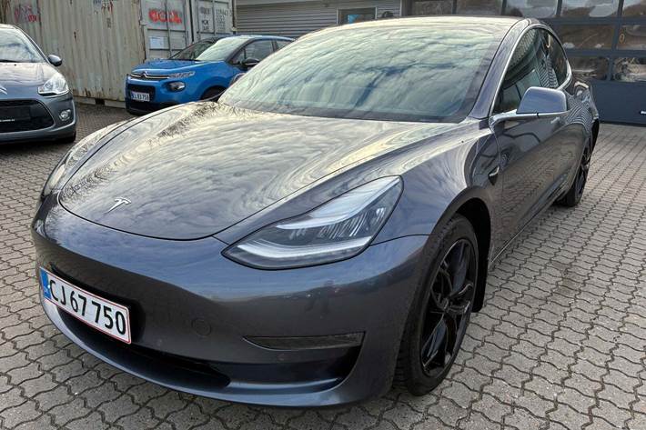 Grå Tesla Model 3 fra 2019
