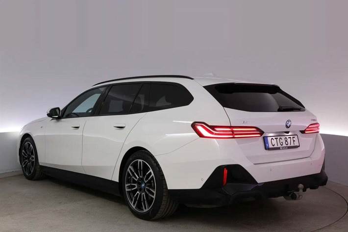 Hvid BMW i5 fra 2025