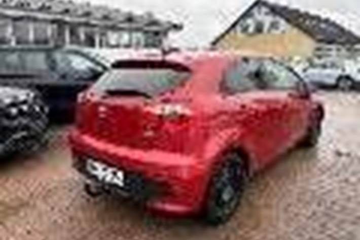 Rød Kia Rio fra 2016