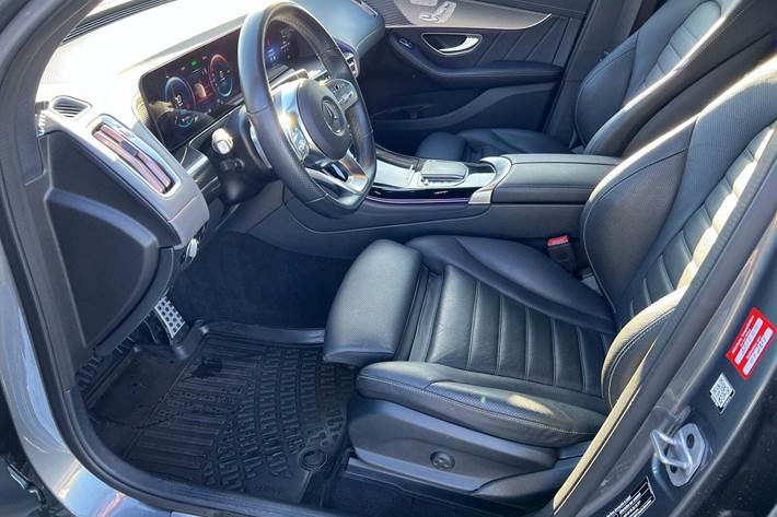 Grå Mercedes EQC400 fra 2021