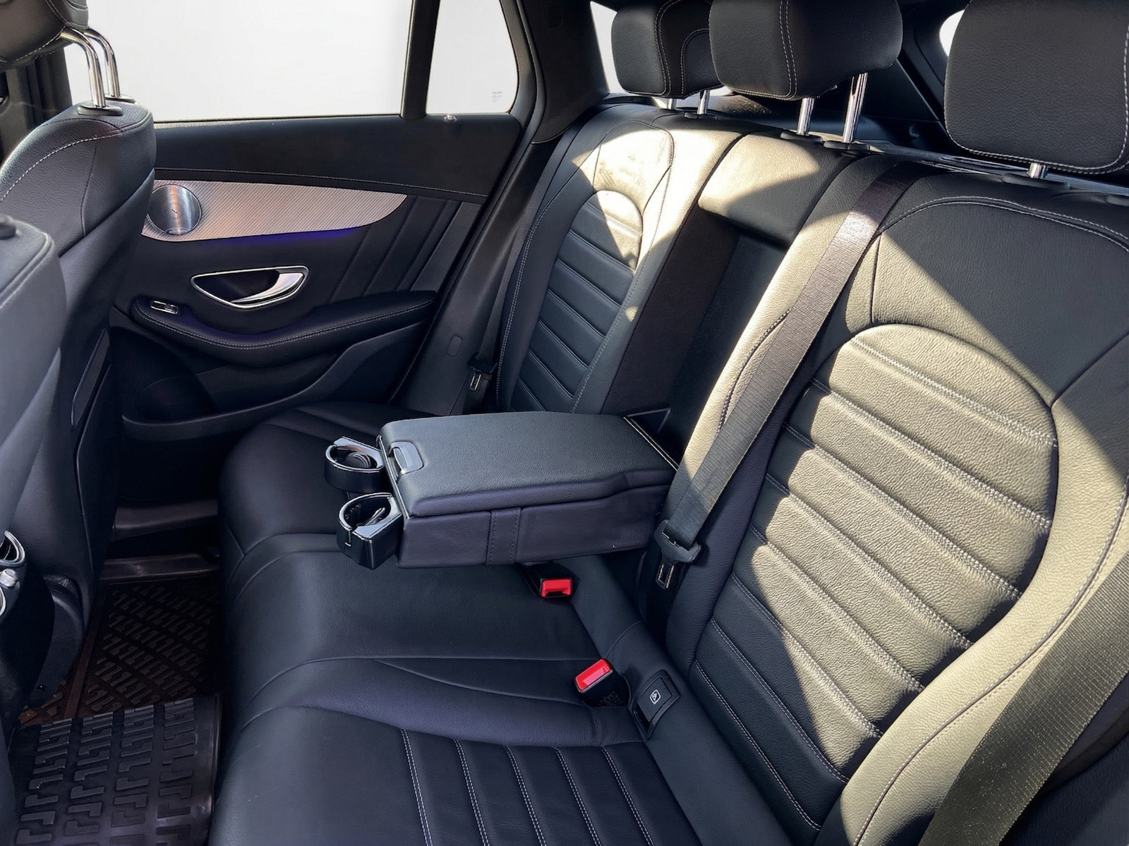 Grå Mercedes EQC400 fra 2021