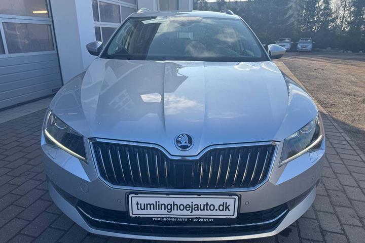 Sølv Skoda Superb fra 2019