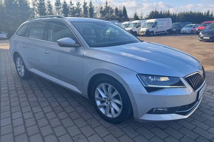 Sølv Skoda Superb fra 2019