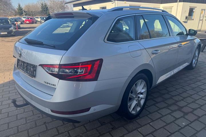 Sølv Skoda Superb fra 2019