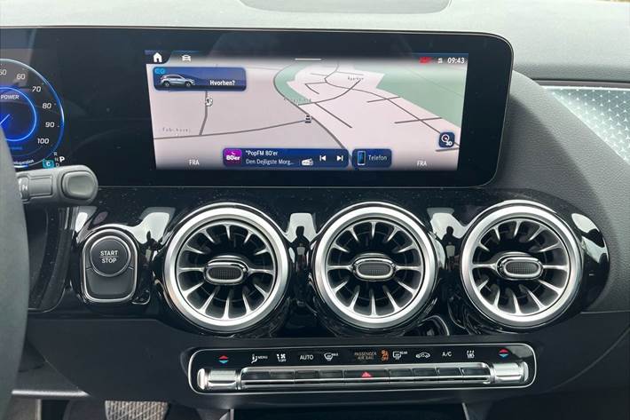 Hvid Mercedes EQA 250 fra 2024