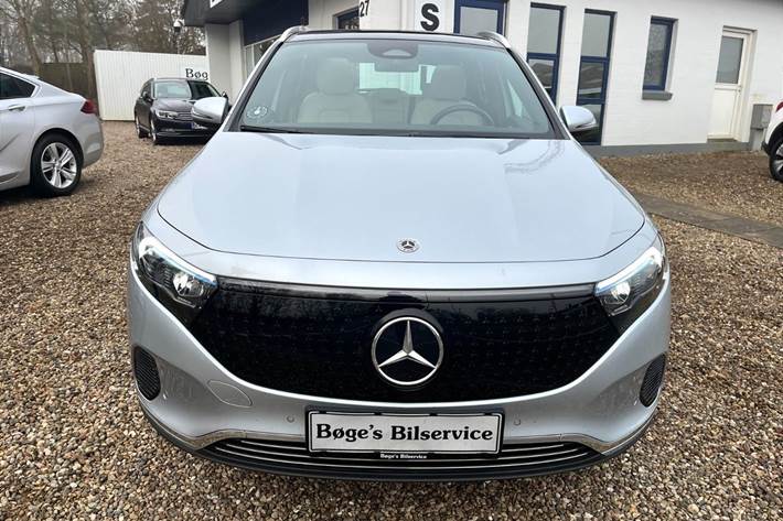 Sølv Mercedes EQA 250 fra 2024