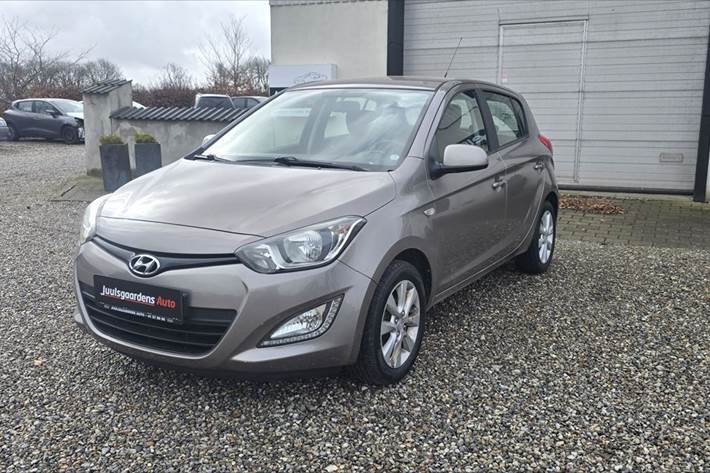 Brun Hyundai i20 fra 2013