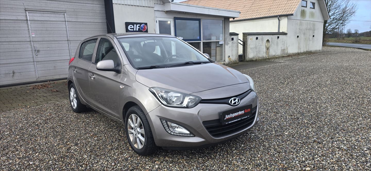 Brun Hyundai i20 fra 2013
