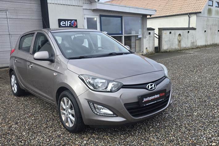 Brun Hyundai i20 fra 2013