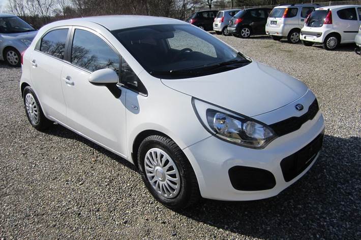 Hvid Kia Rio fra 2014