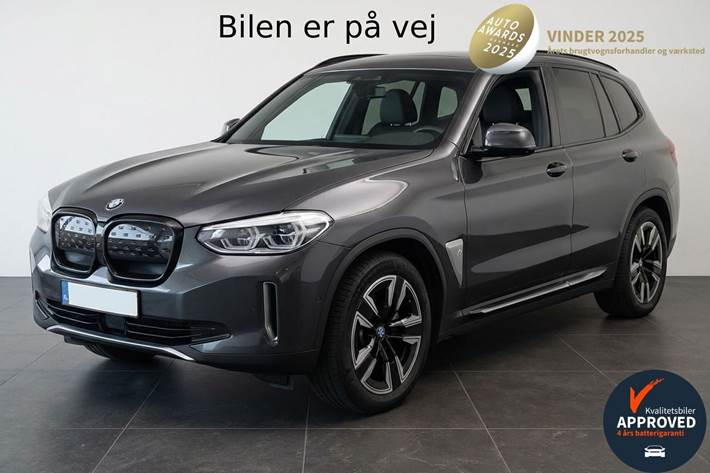 Grå BMW iX3 fra 2021