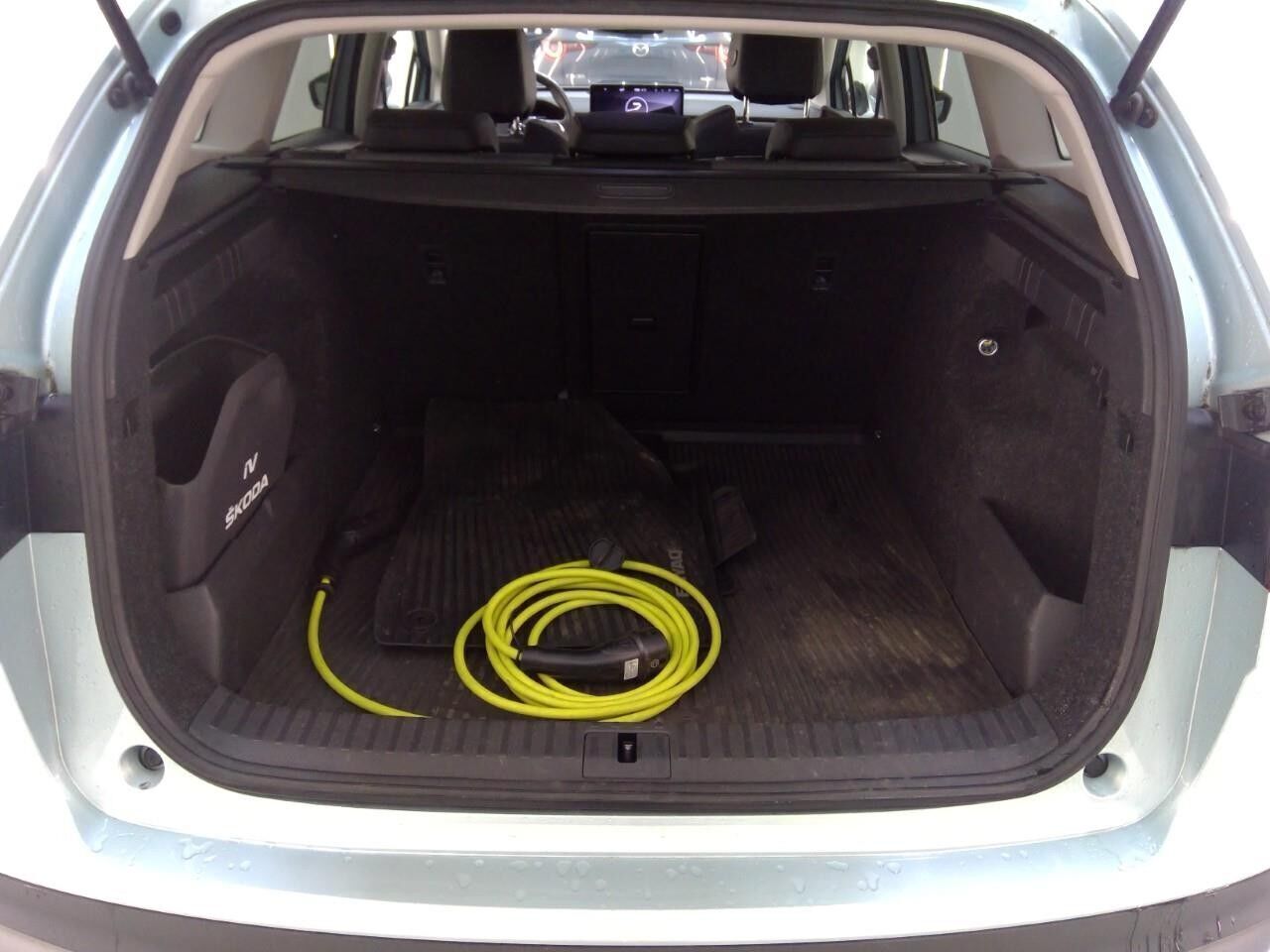 Grå Skoda Enyaq fra 2021