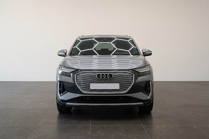 Grå Audi Q4 fra 2021