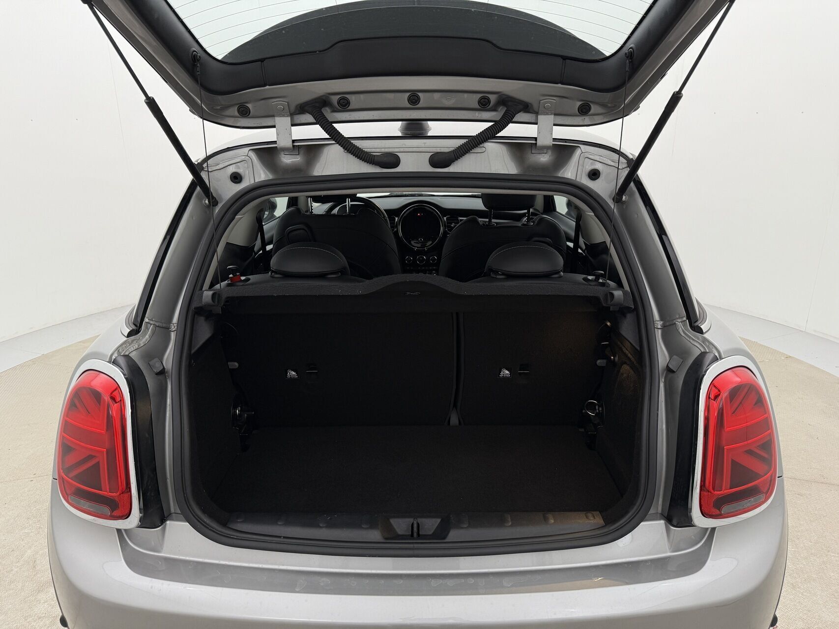 Sølv Mini Cooper fra 2023