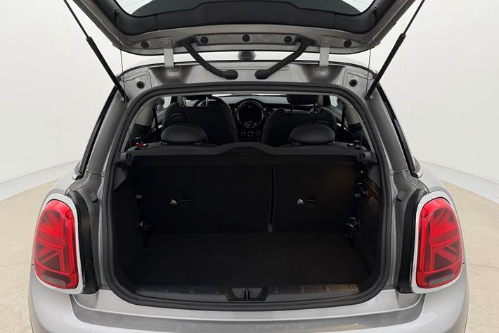 Sølv Mini Cooper fra 2023