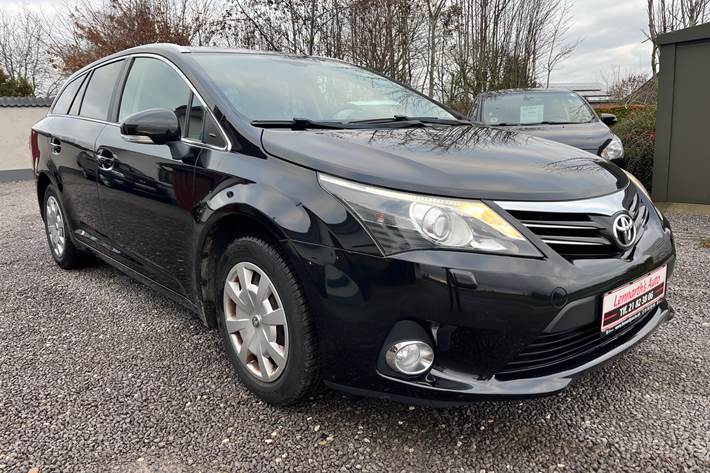 Sort Toyota Avensis fra 2014