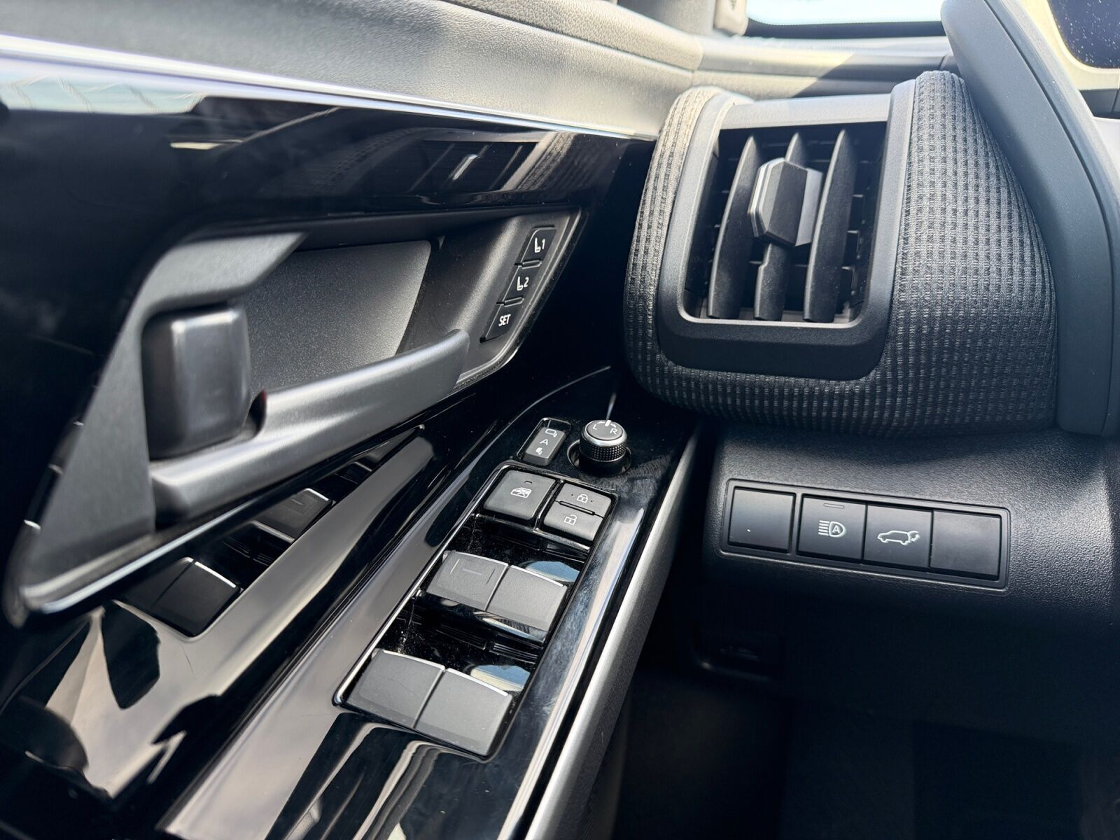 Sort Toyota BZ4X fra 2025