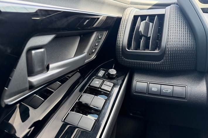 Sort Toyota BZ4X fra 2025