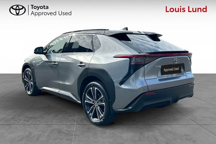 Sort Toyota BZ4X fra 2025