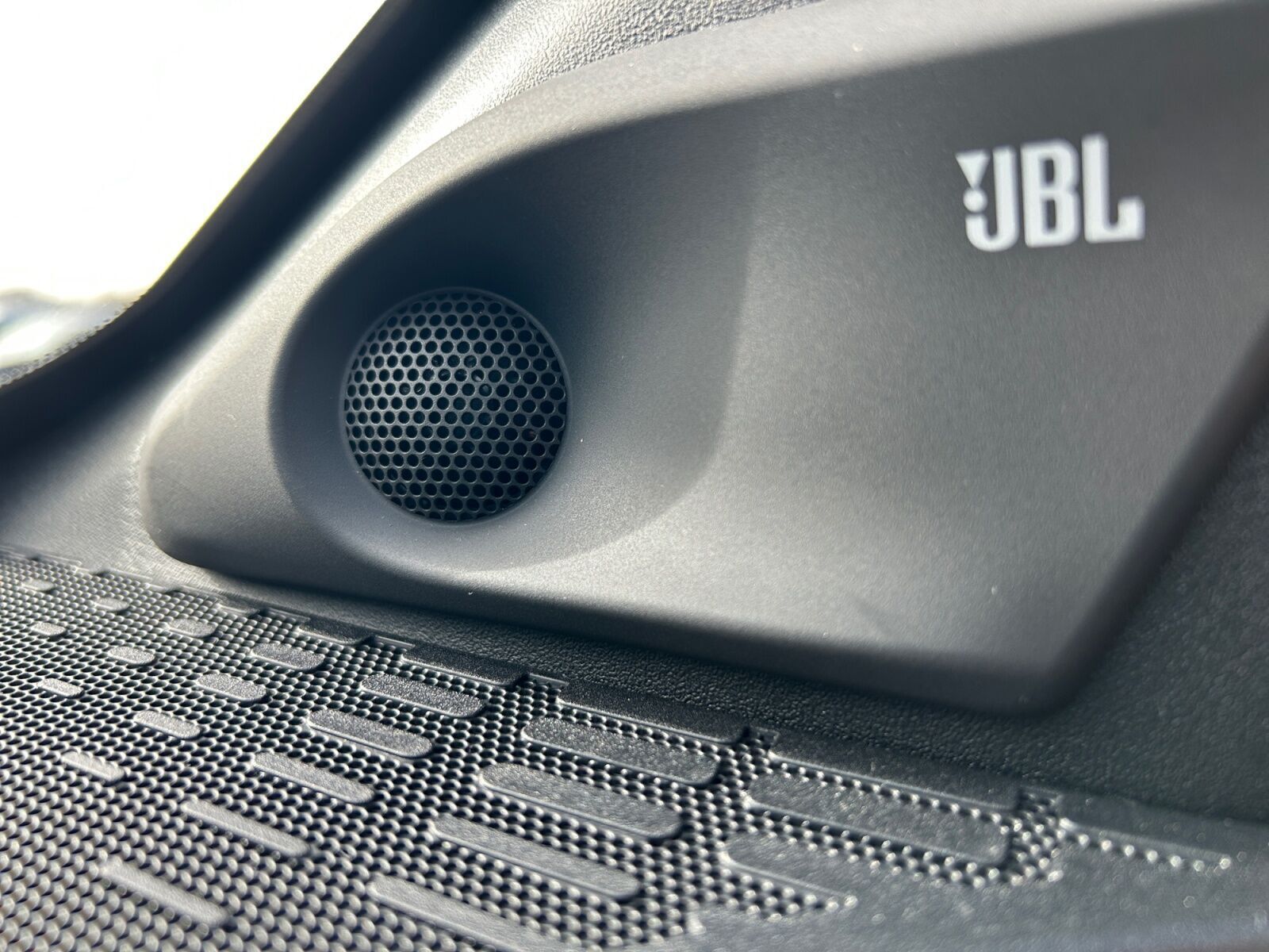 Sort Toyota BZ4X fra 2025