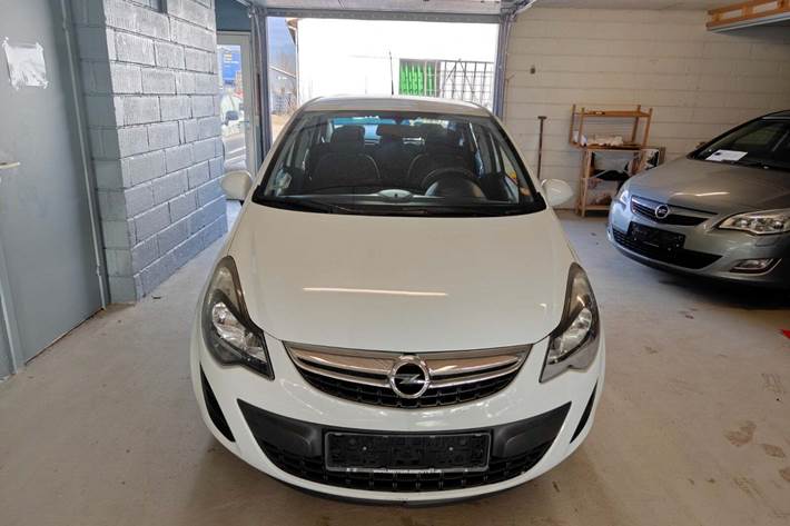 Gul Opel Corsa fra 2015