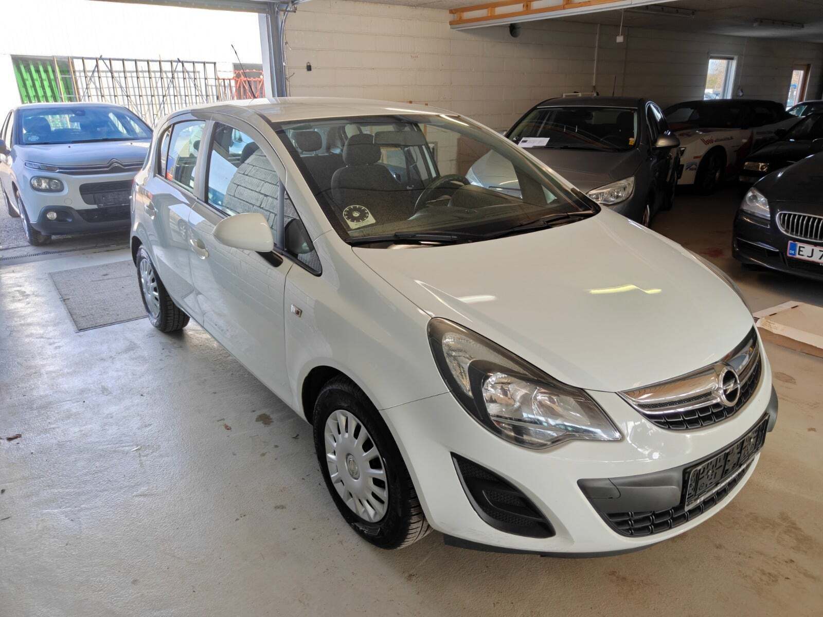 Gul Opel Corsa fra 2015