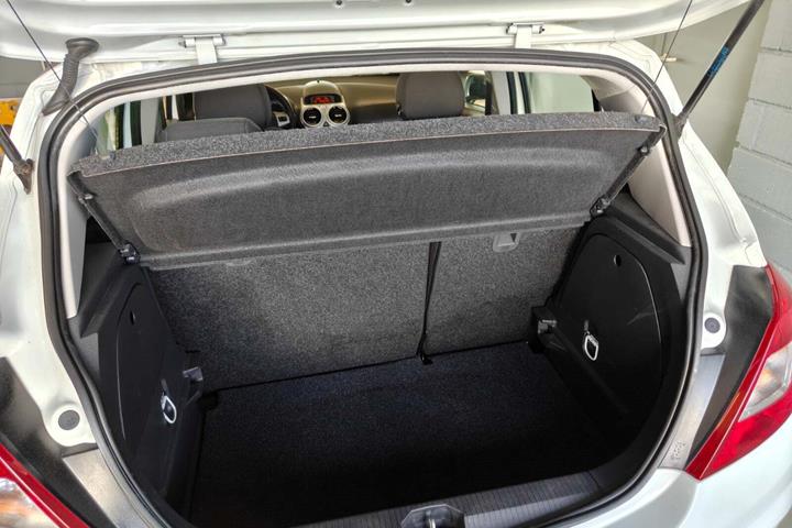Gul Opel Corsa fra 2015
