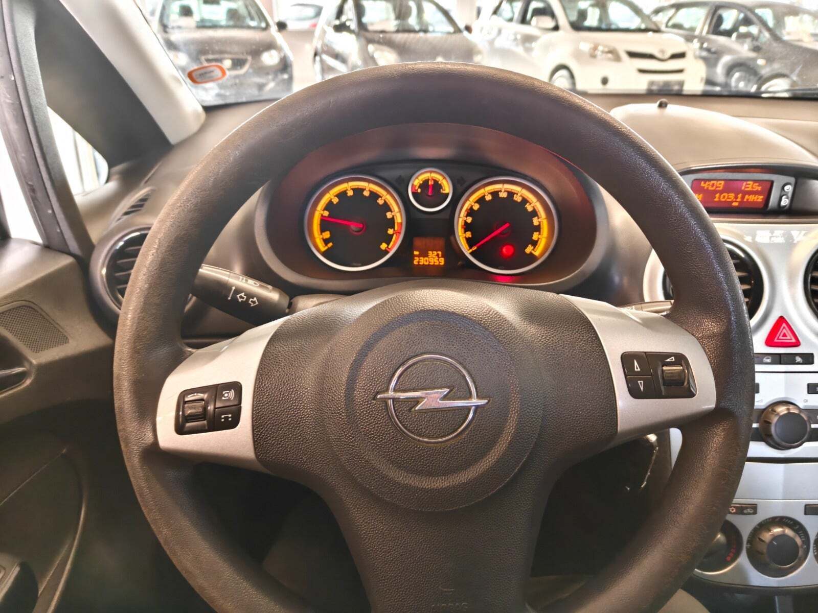 Gul Opel Corsa fra 2015