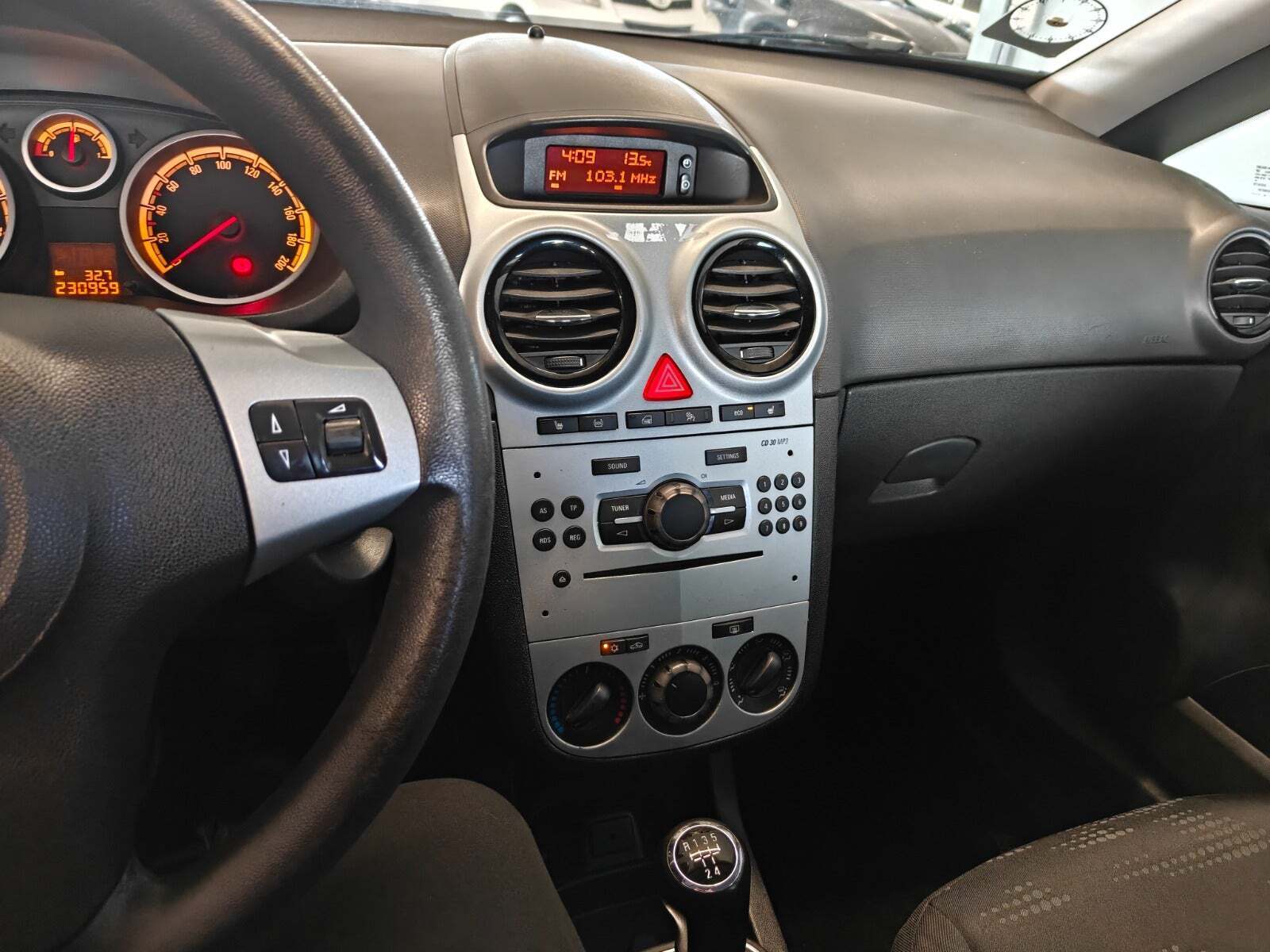 Gul Opel Corsa fra 2015