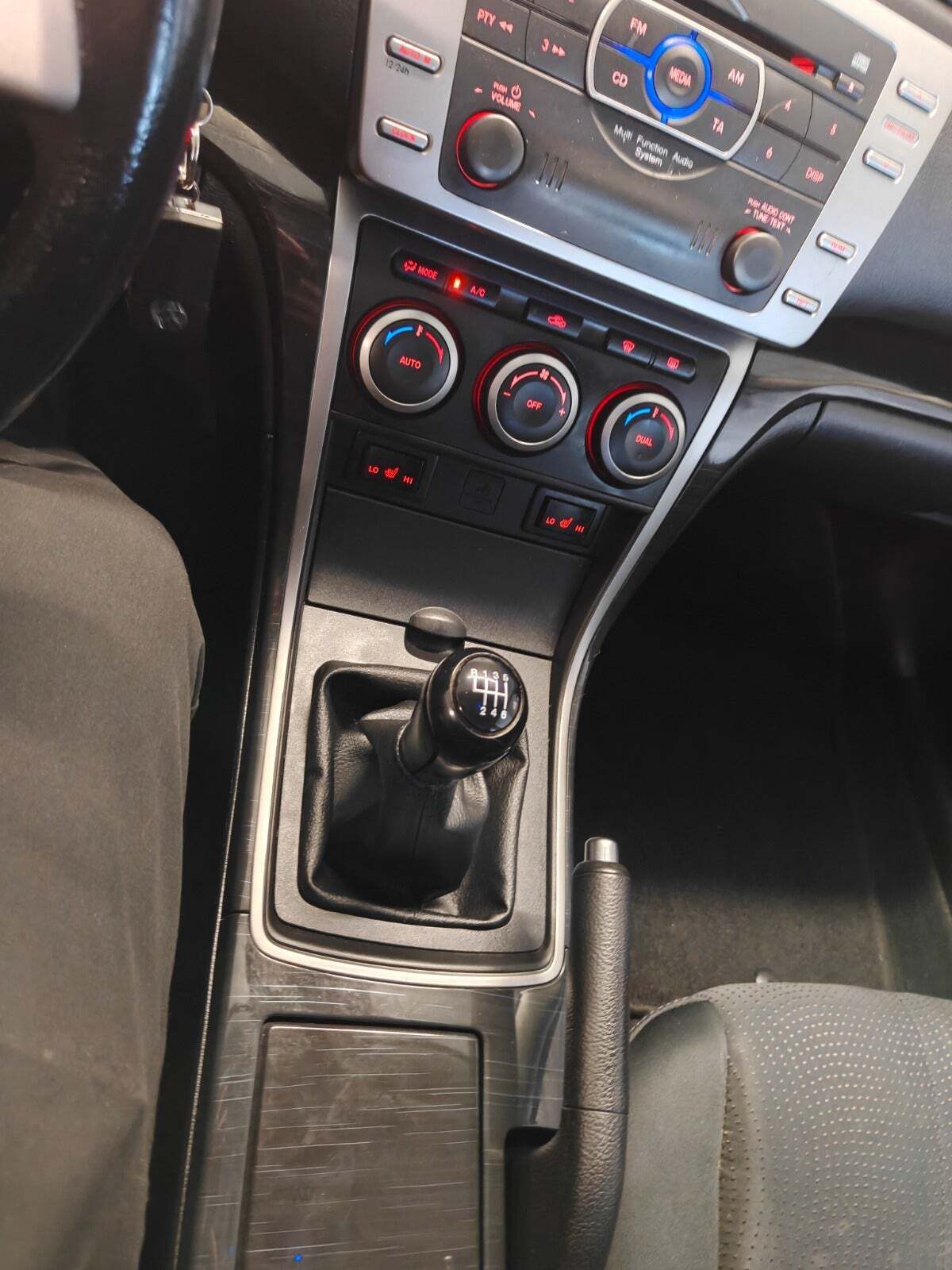 Gul Mazda 6 fra 2010