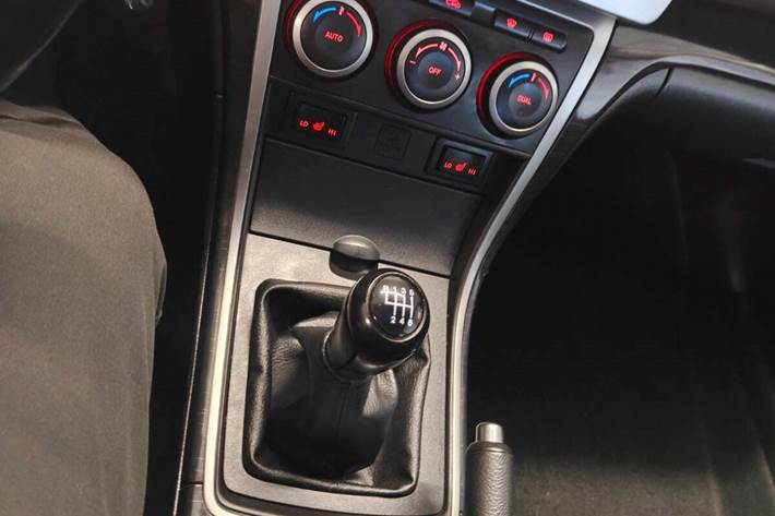 Gul Mazda 6 fra 2010