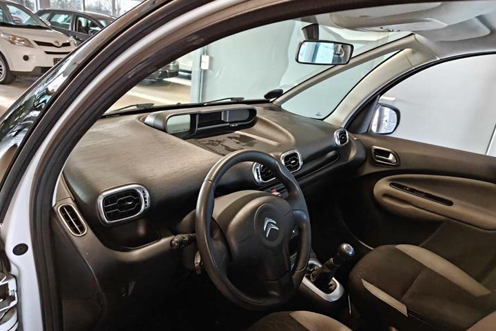 Gul Citroën C3 Picasso fra 2013 set indefra