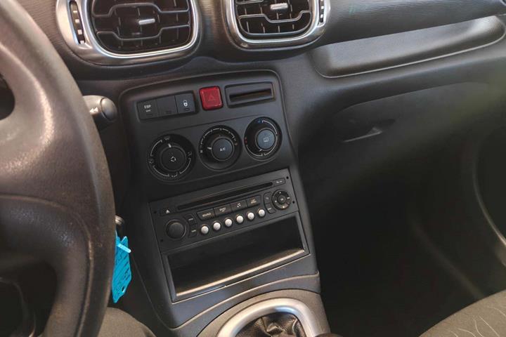 Gul Citroën C3 Picasso fra 2013 set indefra