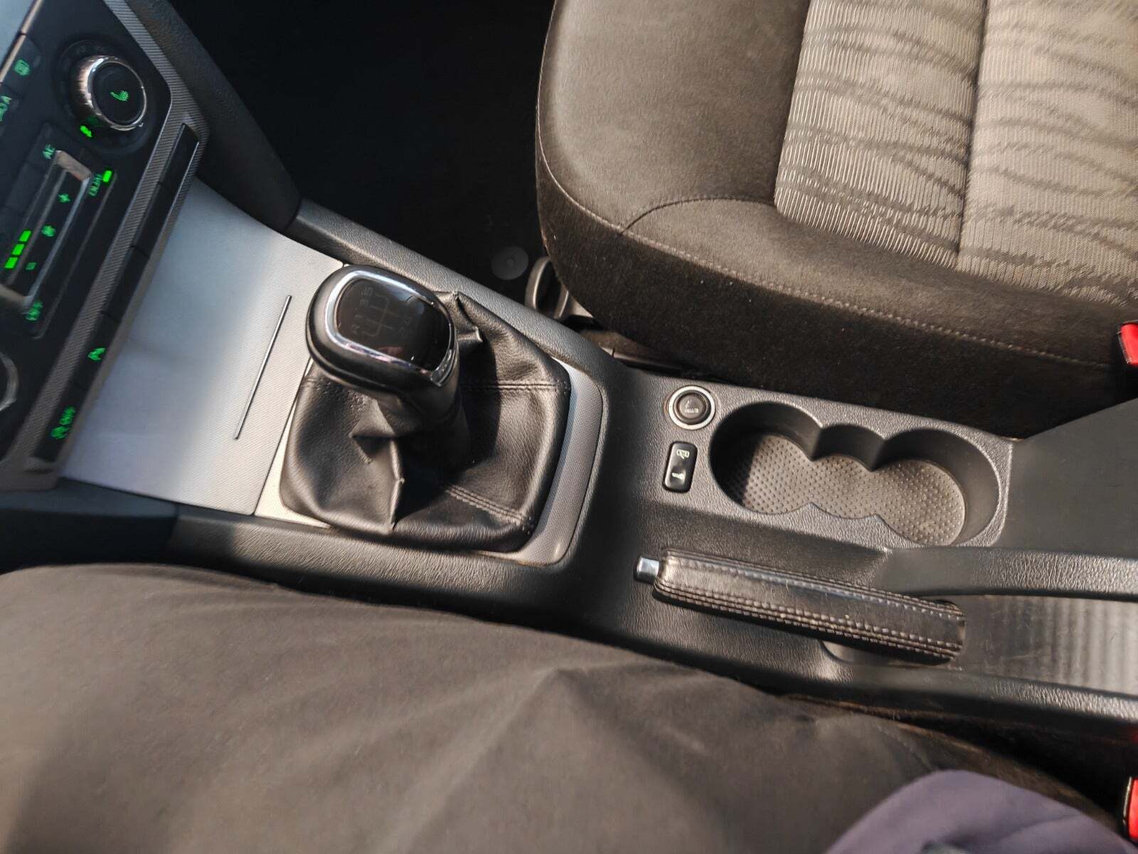 Gul Skoda Octavia fra 2013