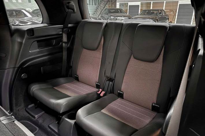 Grå Mercedes EQB250 fra 2023