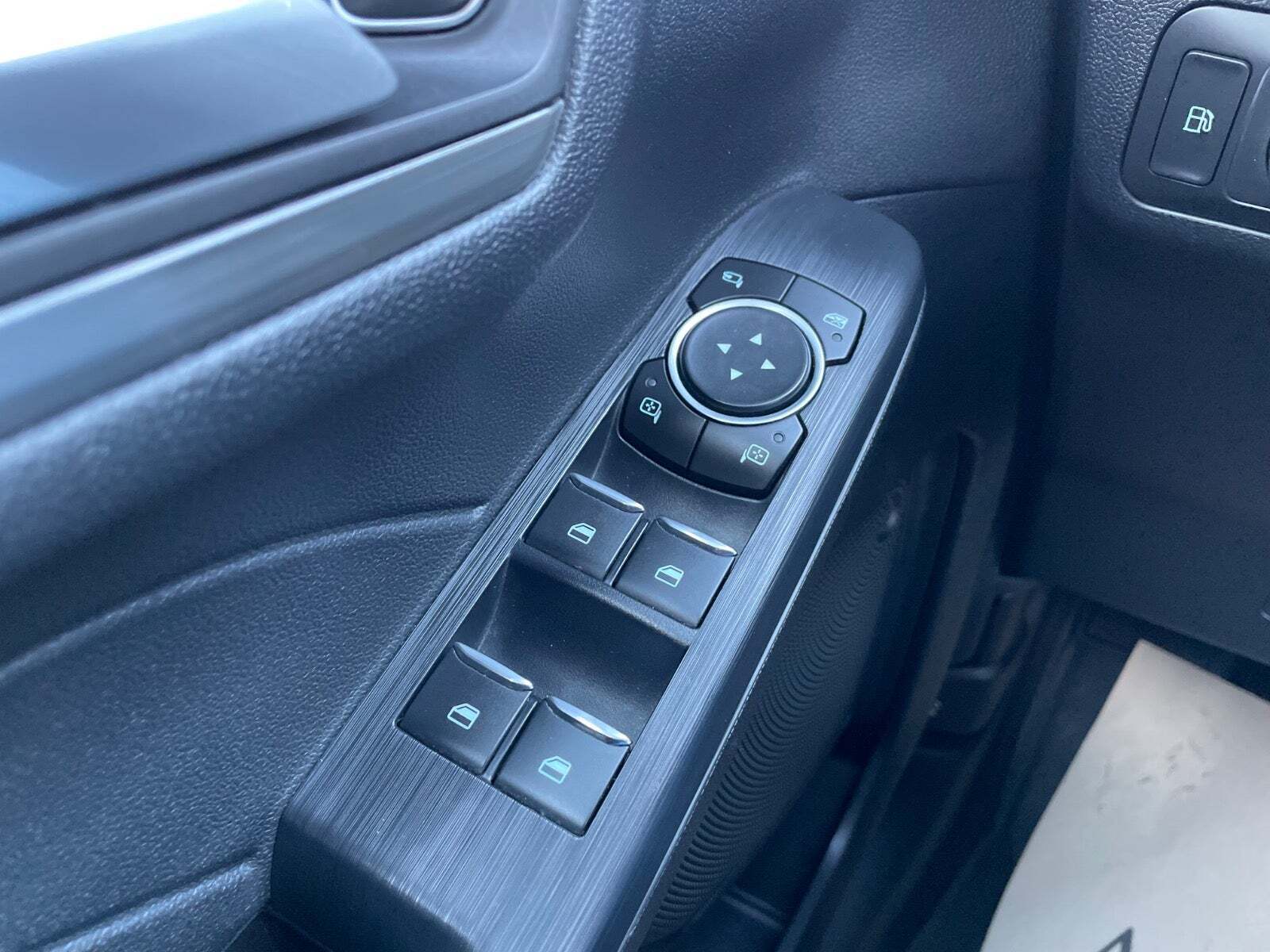 Hvid Ford Kuga fra 2021