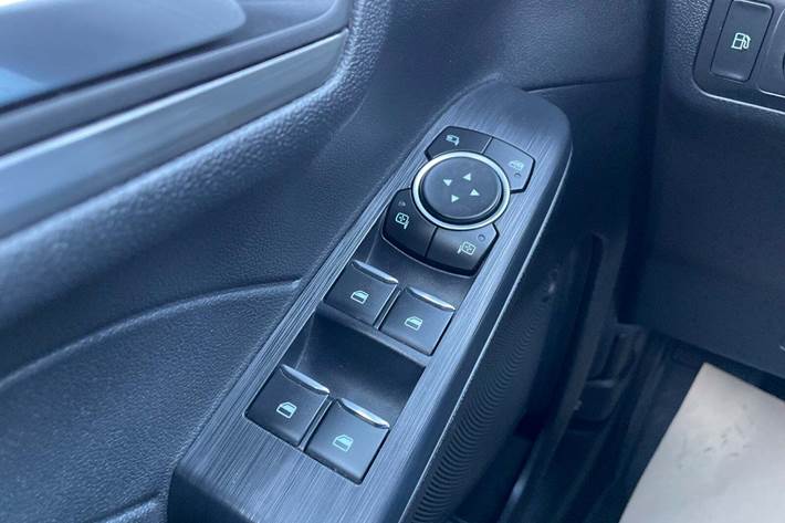 Hvid Ford Kuga fra 2021