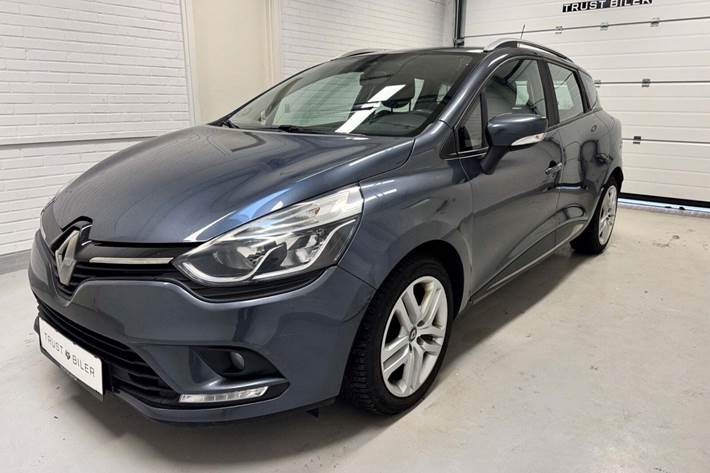 Blå Renault Clio IV fra 2016 set udefra