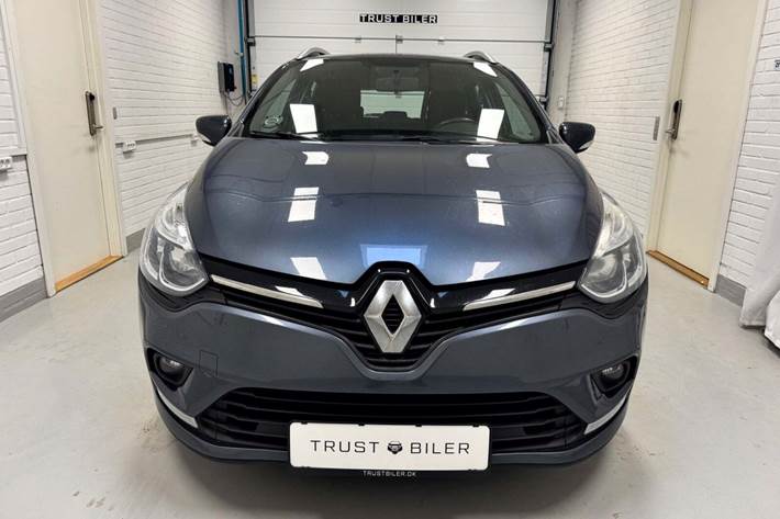 Blå Renault Clio IV fra 2016