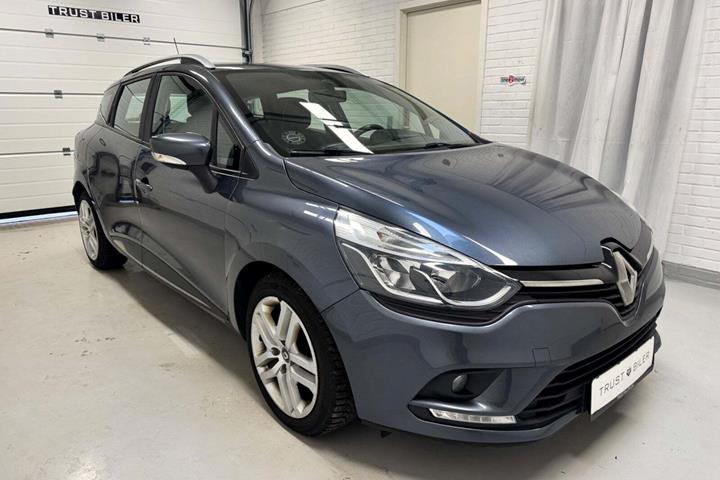 Blå Renault Clio IV fra 2016