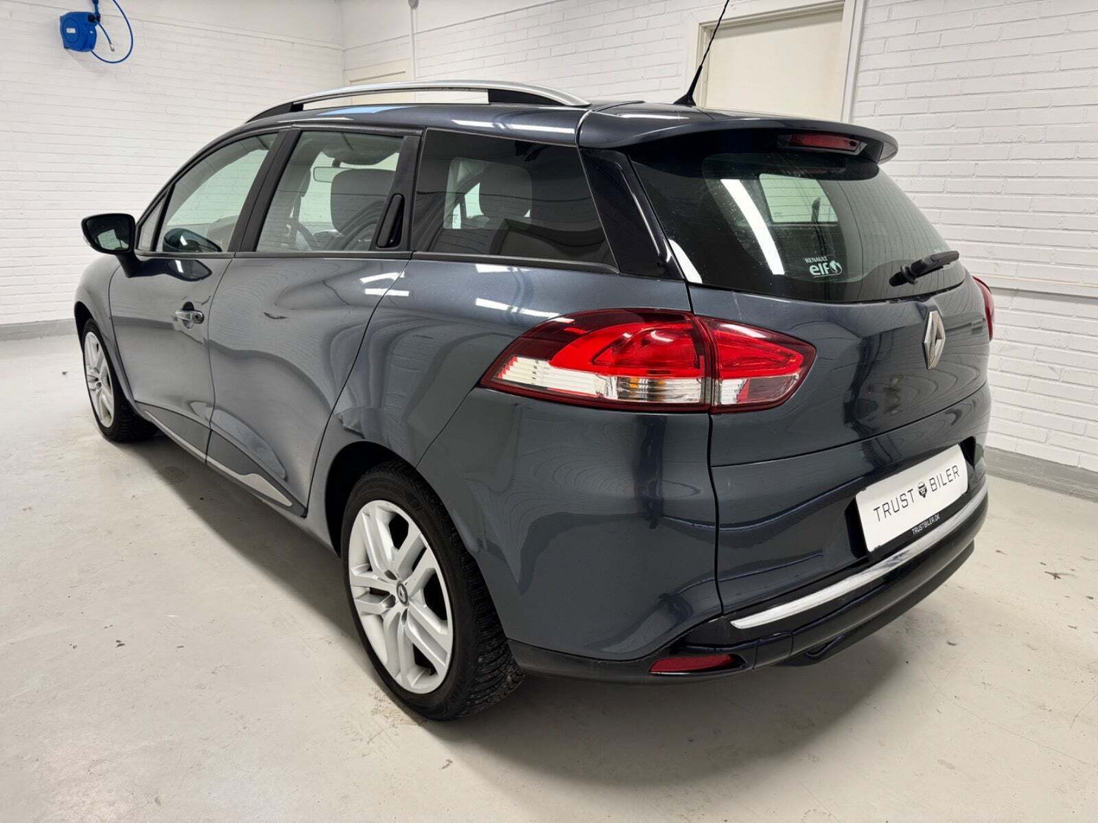 Blå Renault Clio IV fra 2016