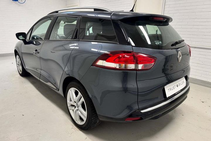 Blå Renault Clio IV fra 2016