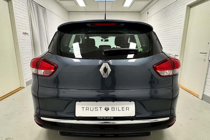 Blå Renault Clio IV fra 2016