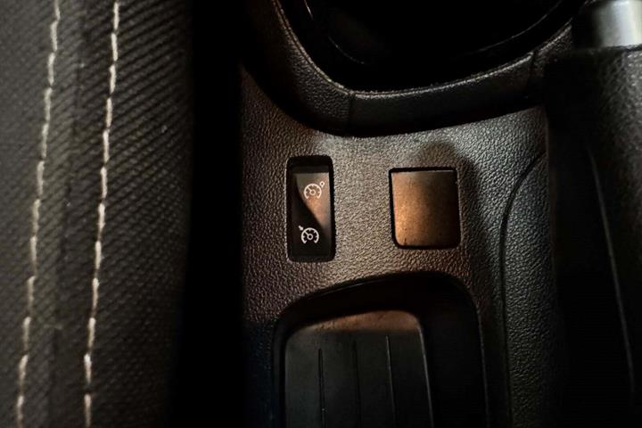 Blå Renault Clio IV fra 2016